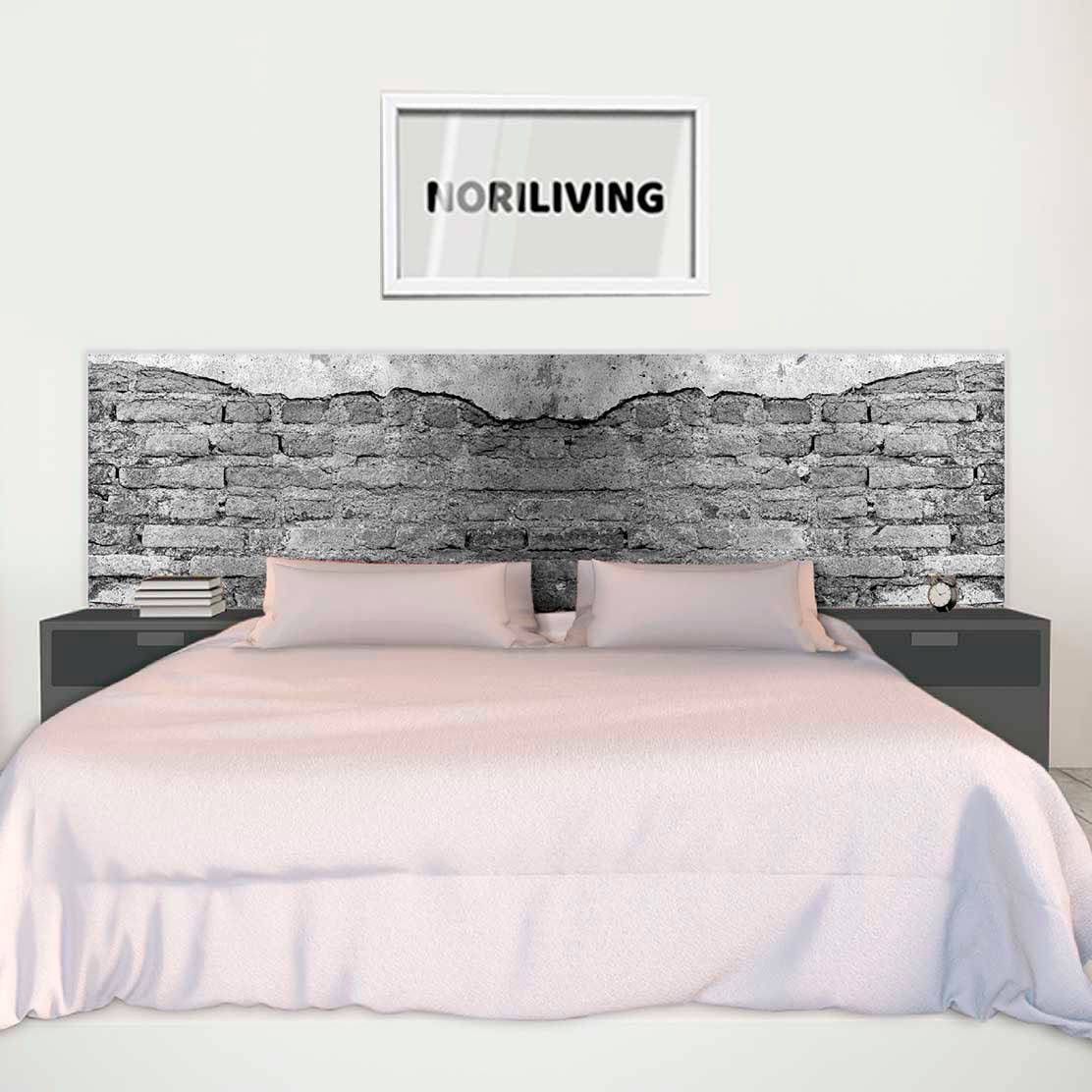 im Schlafzimmer eingebaute Bettrückwand mit Motiv Alte Ziegelmauer 513a schwarz-weiß