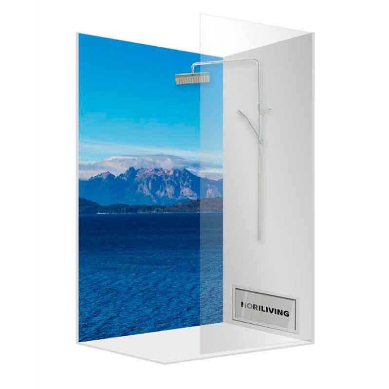Duschkabine mit klarem Glas und beeindruckendem Berg- und Seeblick