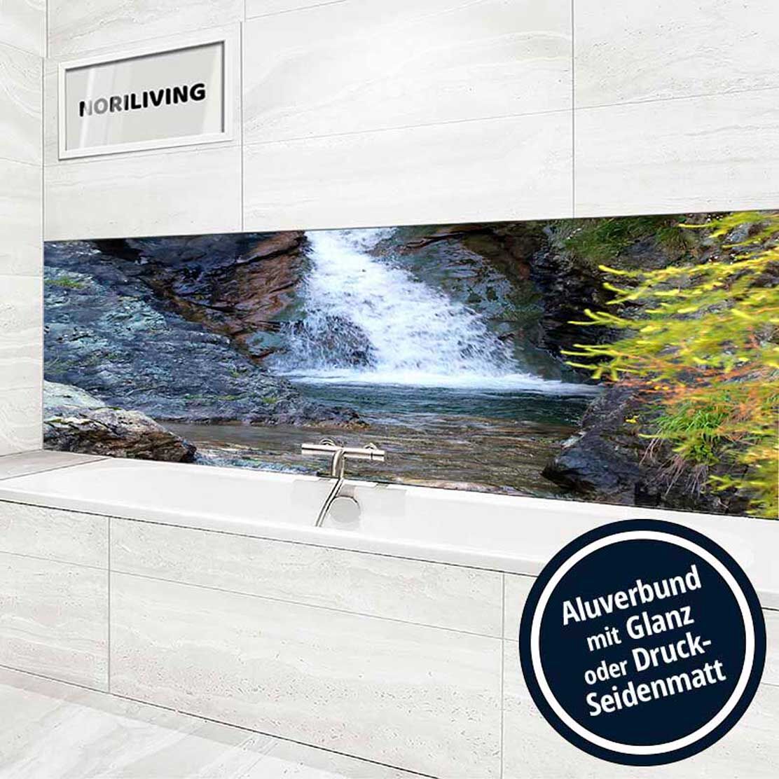Ansicht des Badrückwand-Motivs Wasserfall in den italienischen Dolomiten 744 Höhe zentriert