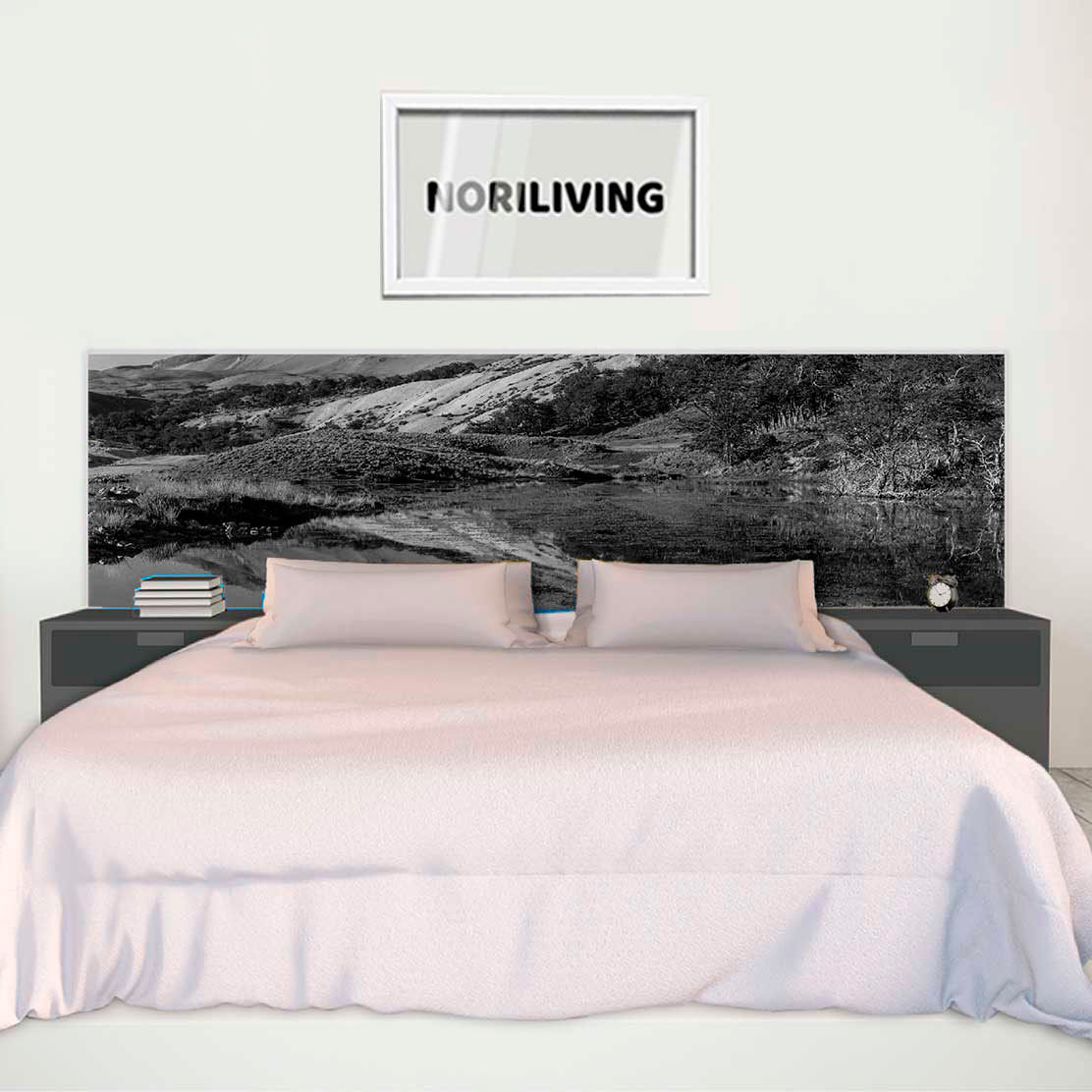 im Schlafzimmer eingebaute Bettrückwand mit Motiv Berglandschaft mit Gebirgssee in Patagonien 365 schwarz-weiß
