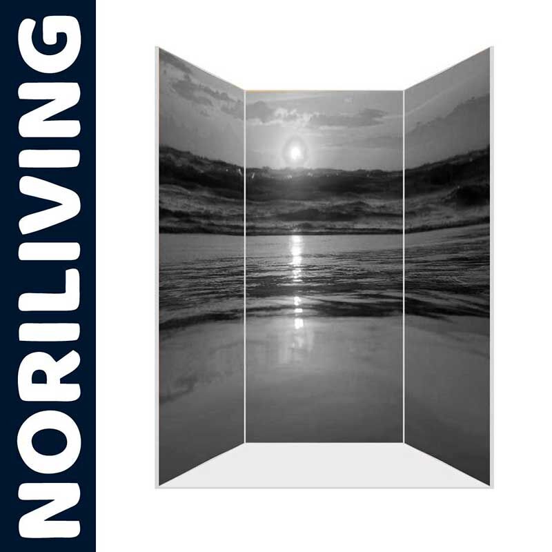 Moderner Raumteiler von NORILIVING mit einem schwarz-weißen Bild eines Sonnenuntergangs am Meer