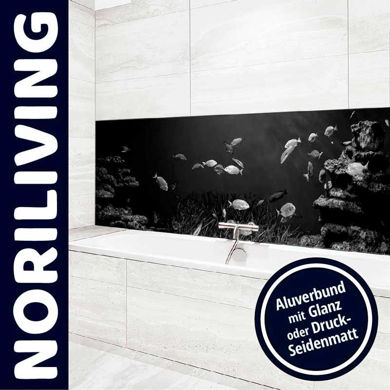 Badezimmer mit stilvoller Aluverbund-Wandverkleidung in Schwarz und Fischdesign, präsentiert von Nori Living