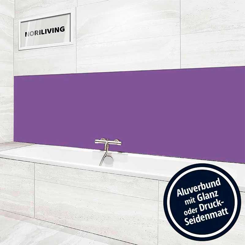 Badezimmer mit violetter Aluverbund-Rückwand, ideal für moderne Designs, glänzend oder seidenmatt