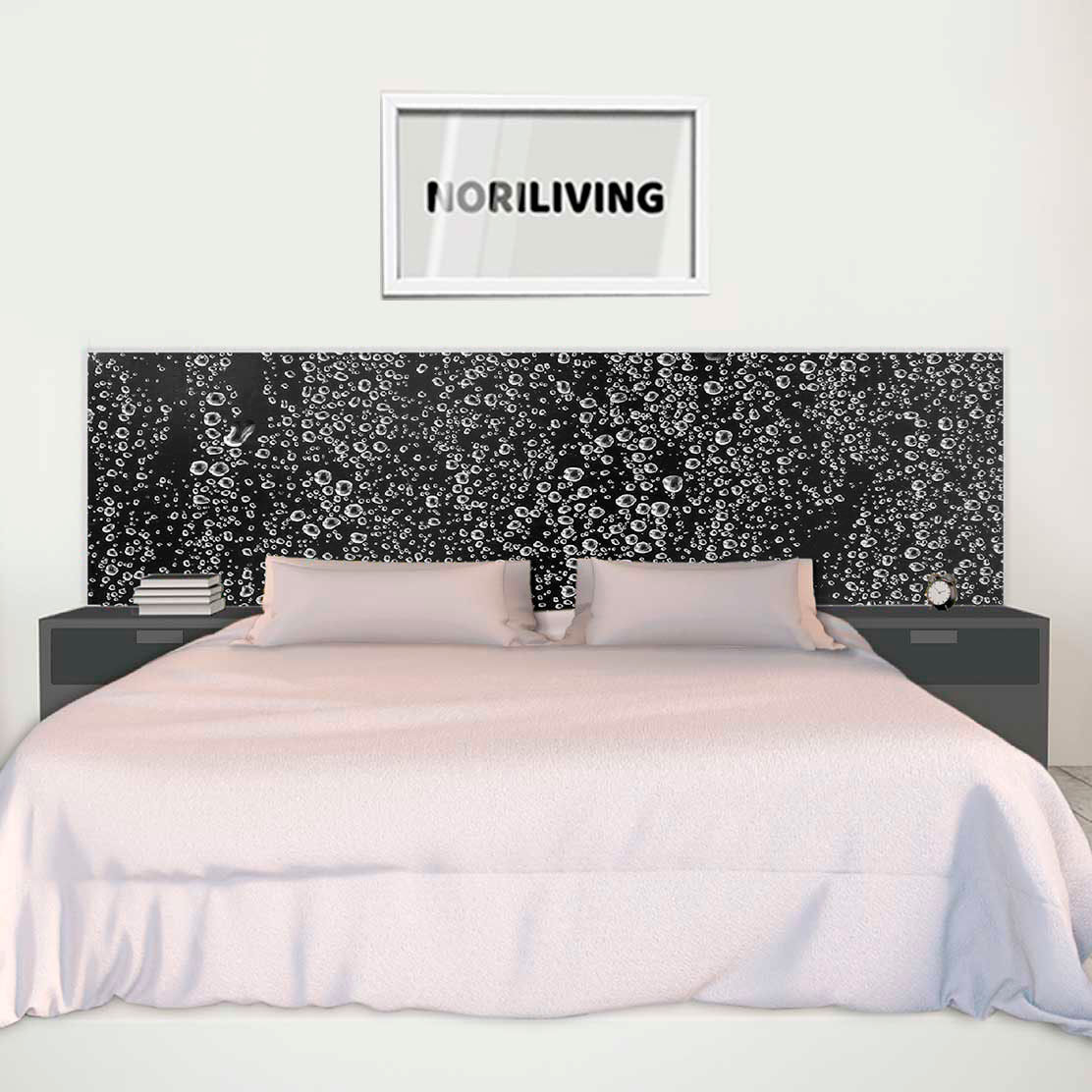 im Schlafzimmer eingebaute Bettrückwand mit Motiv Wassertropfen auf Fensterglas 959 schwarz-weiß
