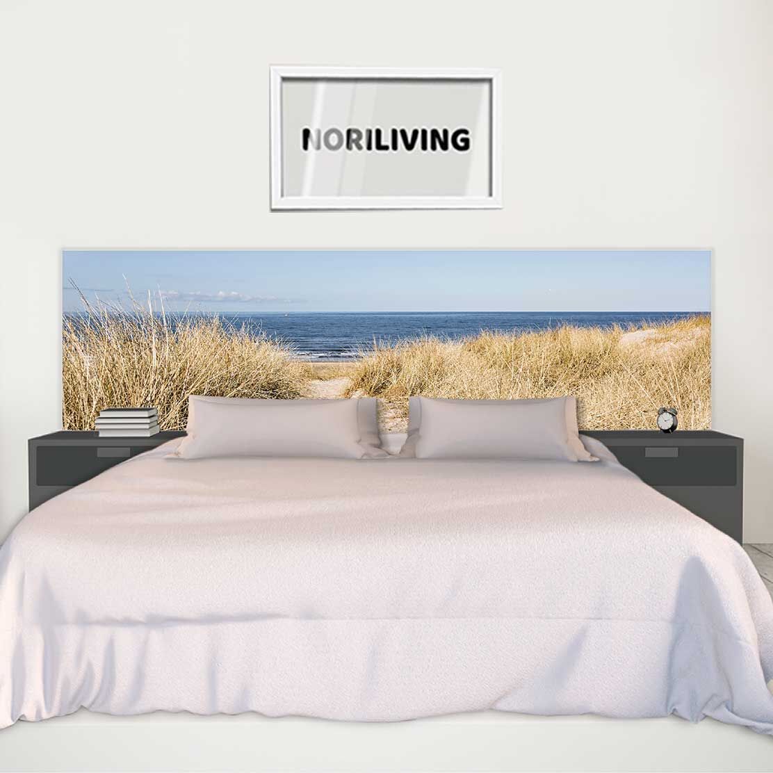 im Schlafzimmer eingebaute Bettrückwand mit Motiv Weg zum Strand 597