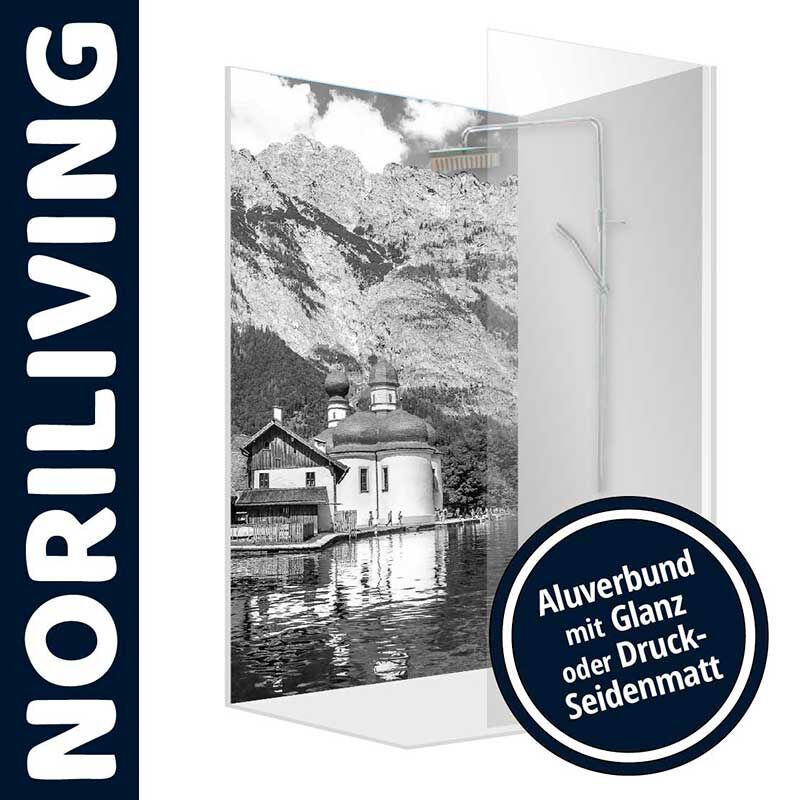 Duschwand von Norliving mit einem Alpenmotiv in Schwarz-Weiß, erhältlich in Aluverbund mit glänzender oder seidenmatter Oberfläche