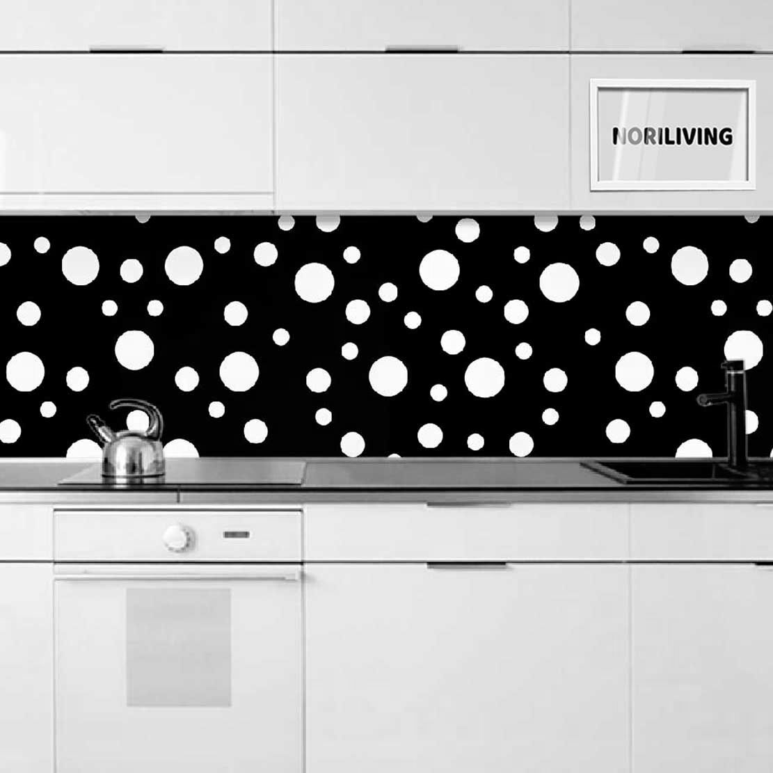 in der Küche eingebaute Küchenrückwand mit Motiv Polka Dot 384 schwarz-weiß