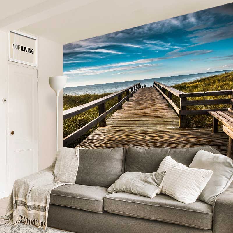 im Wohnzimmer eingebaute Wohnzimmerrückwand mit Motiv ein hölzerner Wanderweg in Wenningstedt Sylt 655