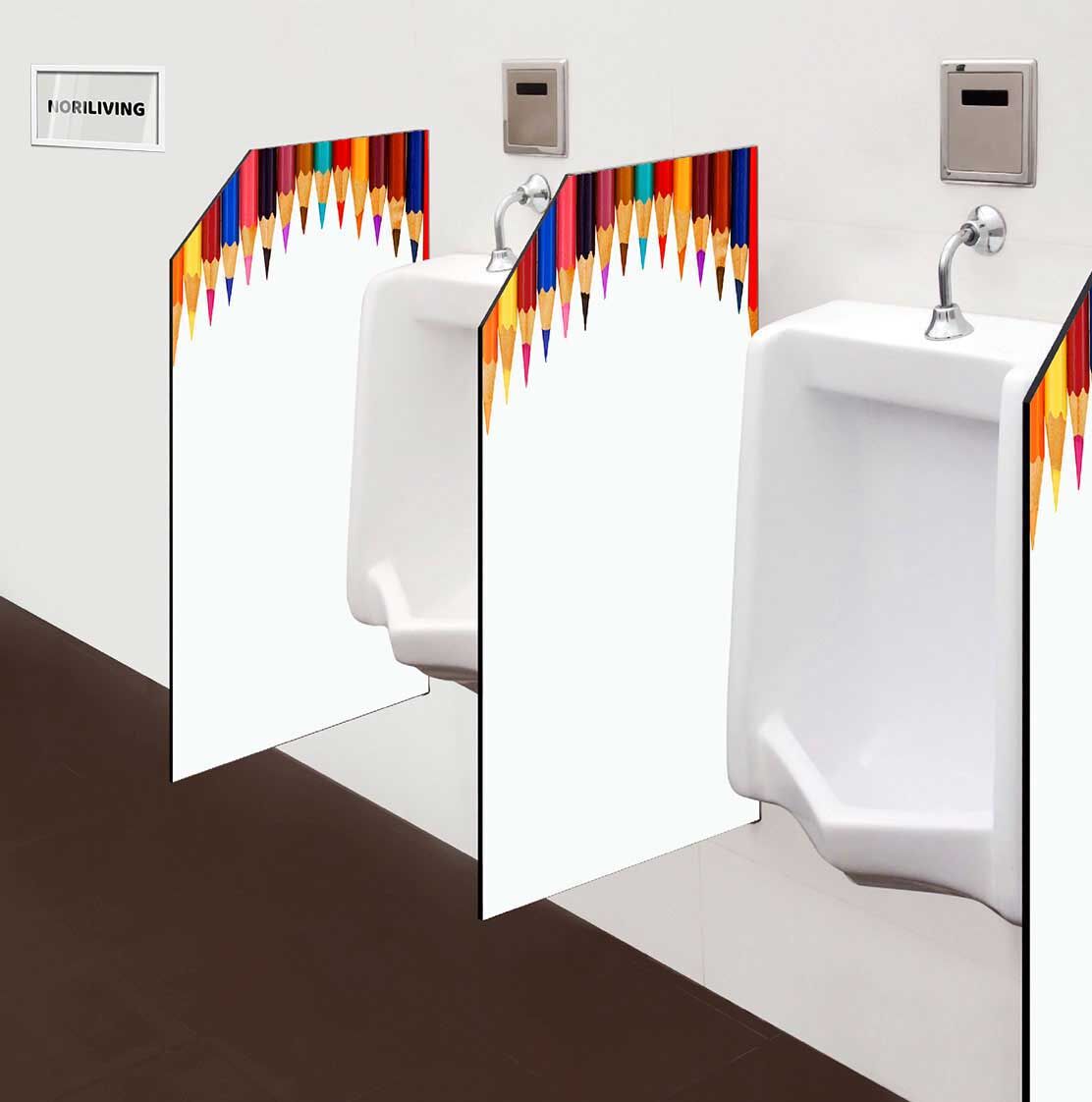 in der Toilette eingebaute Schamwand mit Motiv Buntstifte 311