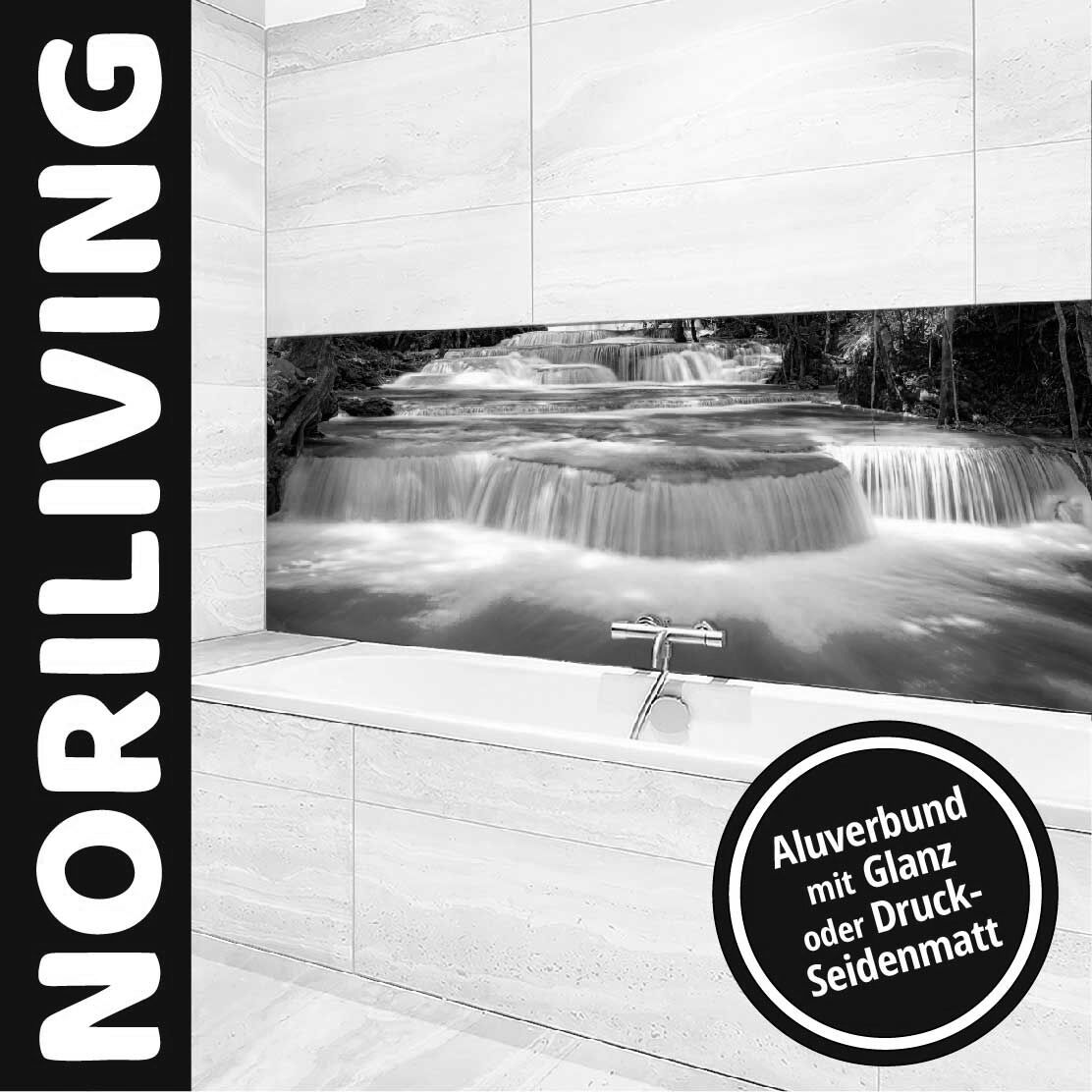 Schwarz-weißes Badezimmerdesign mit einer Wandverkleidung im Wasserfallmotiv, hergestellt aus Aluverbund wahlweise in Glanz oder Druck-Seidenmatt von Noriliving