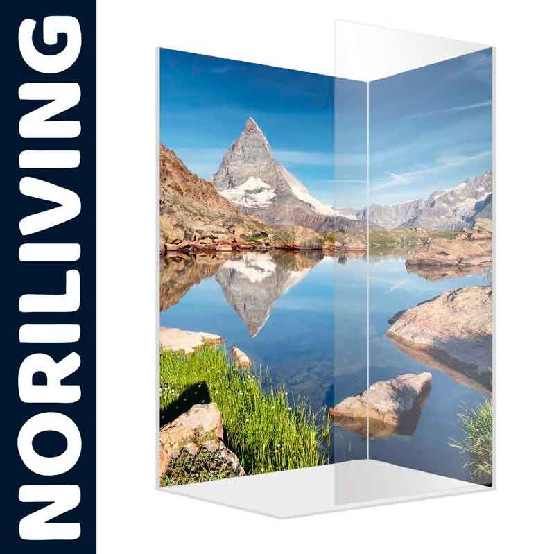 Duschwand mit Bild des Matterhorns, reflektiert in einem ruhigen Bergsee