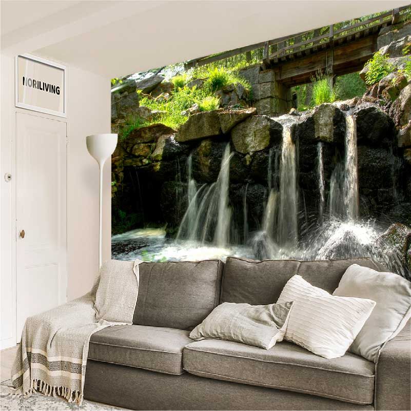 im Wohnzimmer eingebaute Wohnzimmerrückwand mit Motiv Wasserfall mit Brücke 229