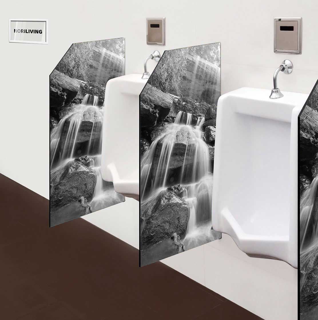 in der Toilette eingebaute Schamwand mit Motiv Wasserfall in Thailand 374 schwarz-weiß