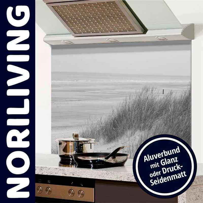 Moderne Küchenrückwand aus Aluverbund mit Strandmotiv in Druck-Seidenmatt, ideal für stilvolle Küchen.