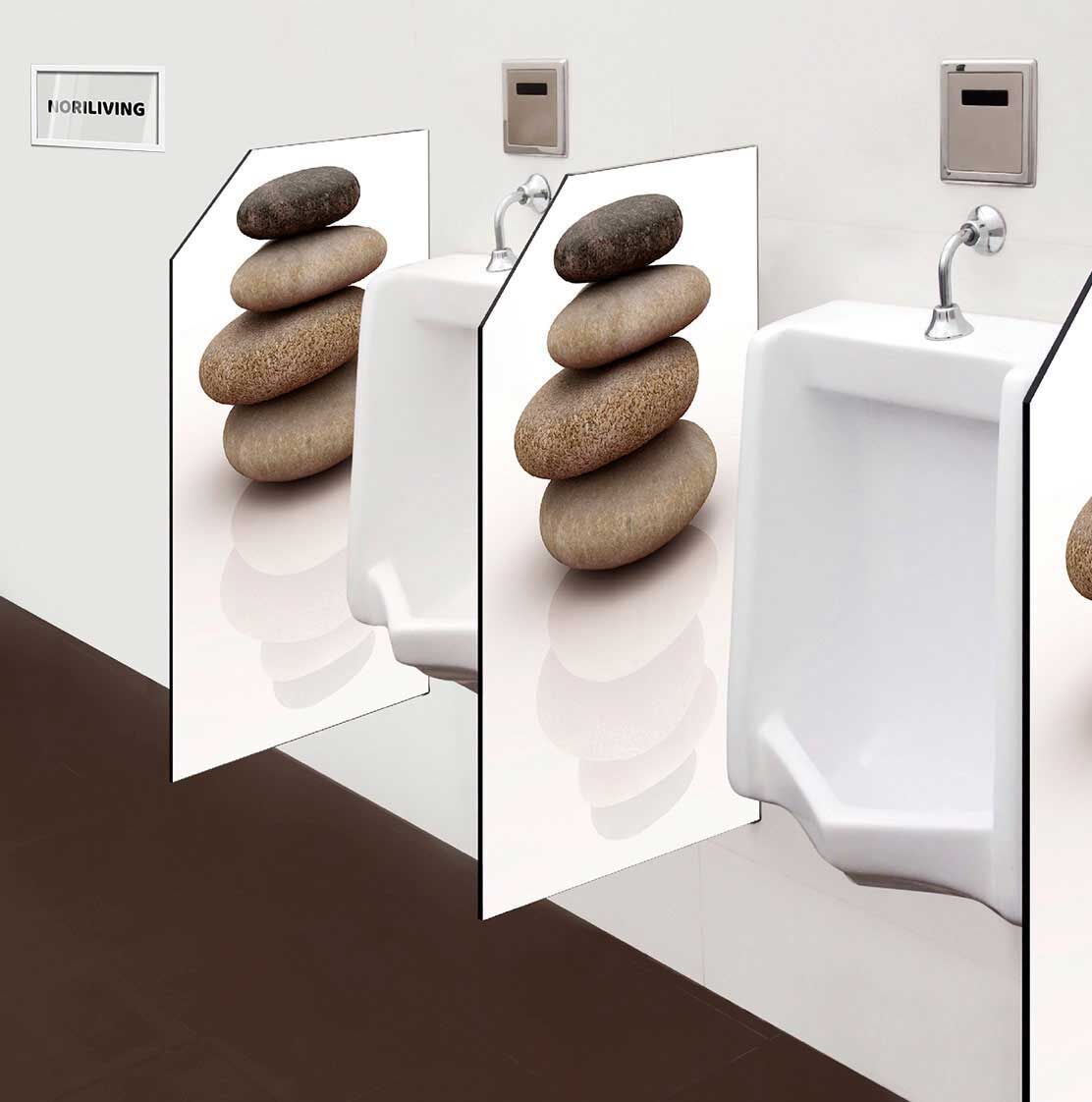 in der Toilette eingebaute Schamwand mit Motiv Zen Steine mit Spiegelung auf hellem Hintergrund 995