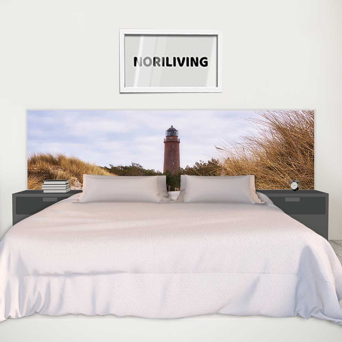 im Schlafzimmer eingebaute Bettrückwand mit Motiv Weg zum Leuchtturm Darsser Ort Ostsee 543