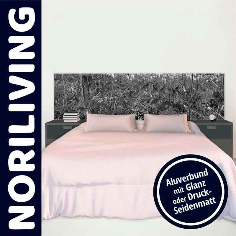 Modernes Schlafzimmer mit großem Bett und stilvollem Kopfteil, flankiert von Nachttischen, dekoriert mit Schlichtheit und Ruhe.