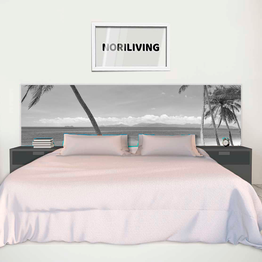 im Schlafzimmer eingebaute Bettrückwand mit Motiv schöner Strand und tropisches Meer mit Palmen 099 schwarz-weiß