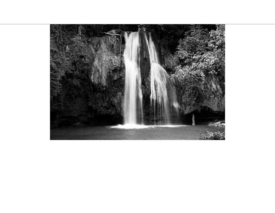 Ansicht des Badrückwand-Motivs Wasserfall 648 schwarz-weiß