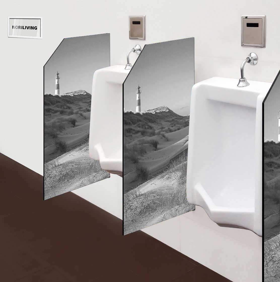 in der Toilette eingebaute Schamwand mit Motiv Leuchtturm am Ellbogen List Sylt 356 schwarz-weiß