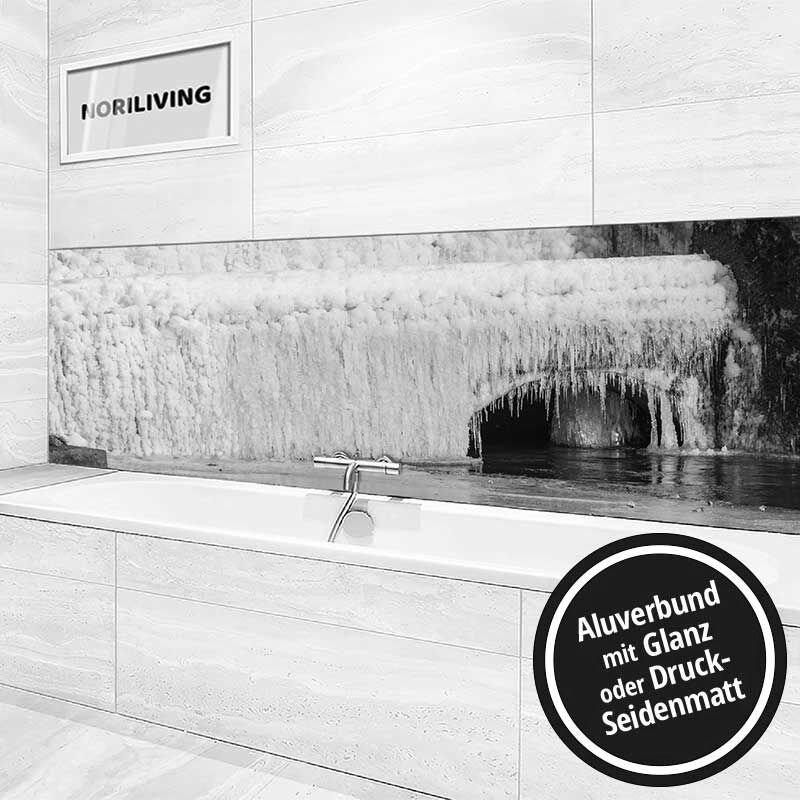 Ansicht des Badrückwand-Motivs gefrorener Wasserfall - Eis 789 schwarz-weiß Höhe zentriert