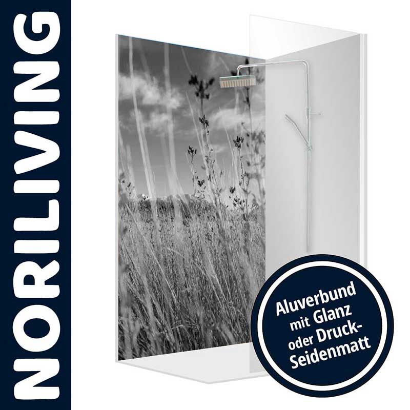 Duschrückwand mit Schwarz-Weiß-Fotografie eines Feldes, aus Aluverbund mit Glanz- oder Seidenmatteffekt von NORILIVING