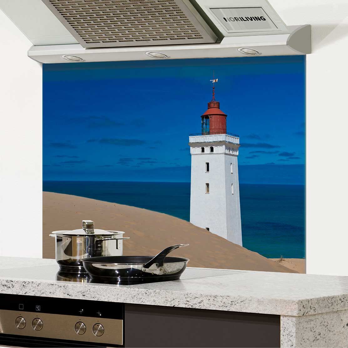 in der Küche eingebauter Spritzschutz Küche - Herd mit Motiv Leuchtturm auf einer Sanddüne Rubjerg Knude Dänemark 868