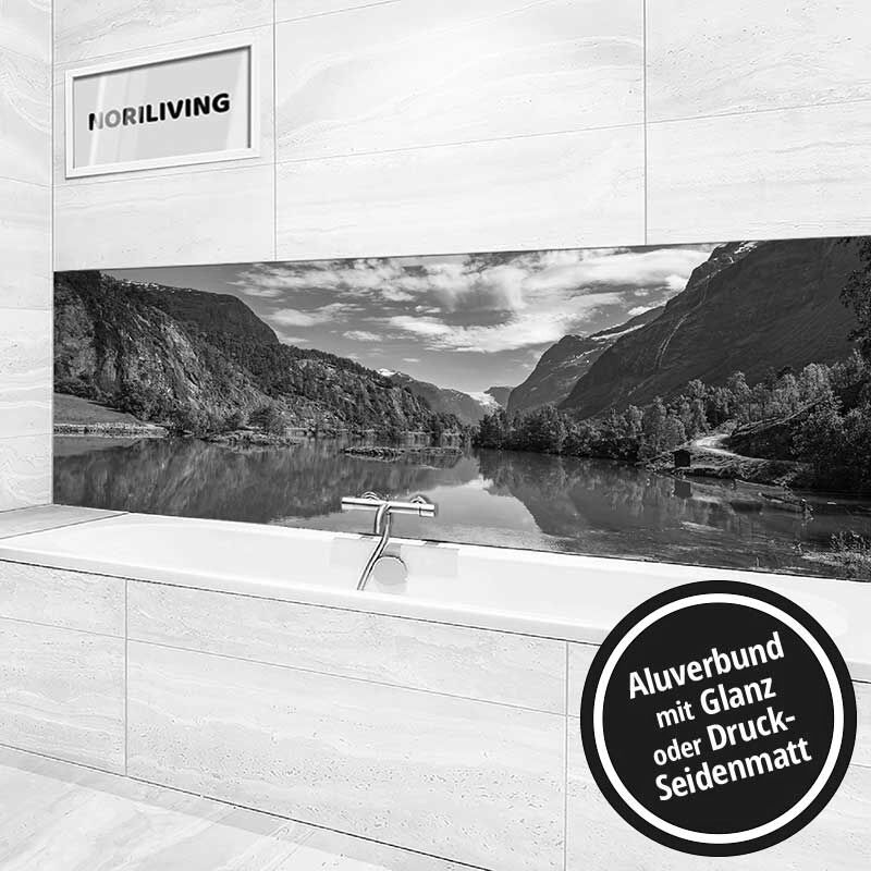 Ansicht des Badrückwand-Motivs Gebirgssee in Norwegen 798 schwarz-weiß Höhe zentriert