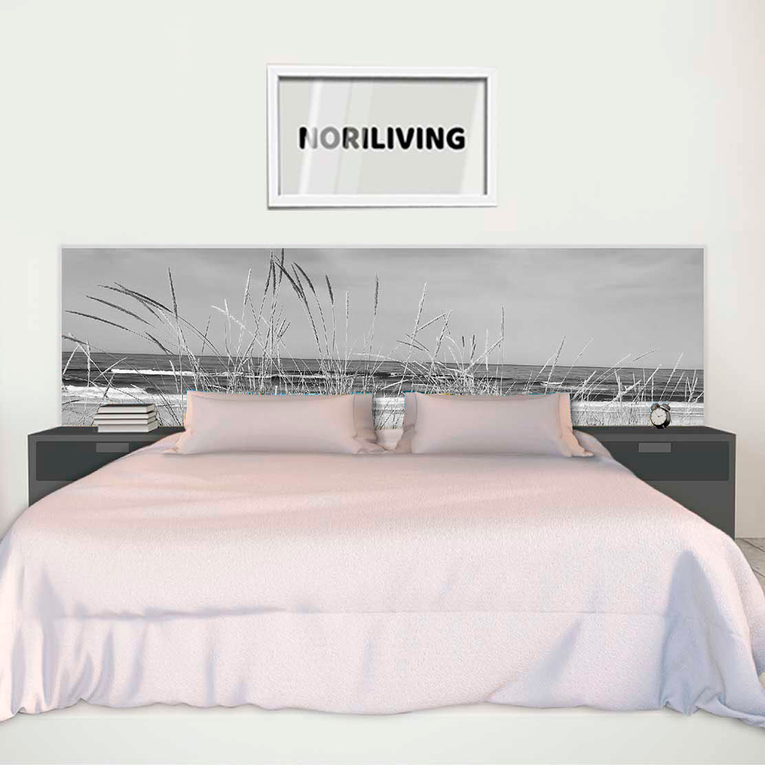 im Schlafzimmer eingebaute Bettrückwand mit Motiv Dünenflora an der Algarve Portugal 818 schwarz-weiß