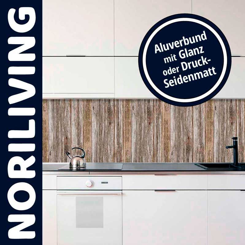 Küche mit weißem Schrank und Herd, Aluverbund-Rückwand in Holzoptik von NORILIVING, inklusive Glanz- oder Druck-Seidenmatt-Option