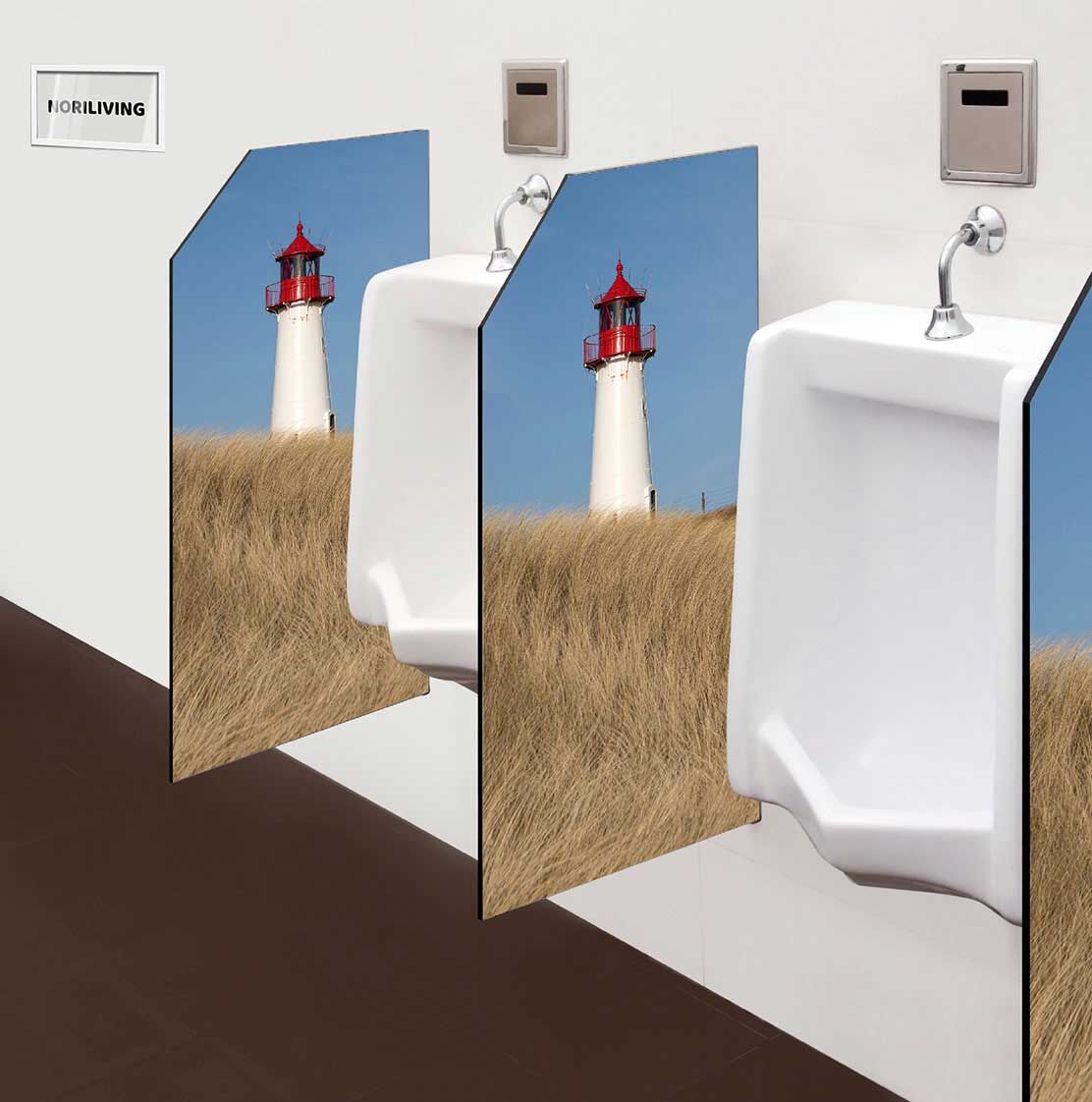 in der Toilette eingebaute Schamwand mit Motiv Leuchtturm auf Sylt Nordsee 080