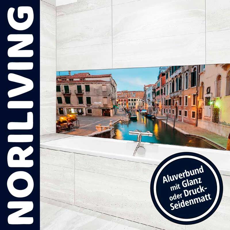 Modernes Badezimmer mit großem Wandbild einer venezianischen Szene, Laminat in Aluverbund mit Glanz- oder Seidenmatt-Finish.