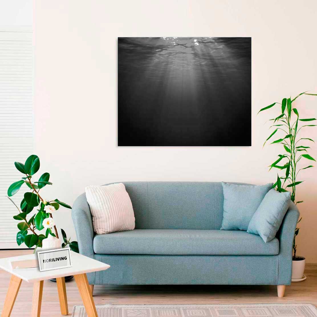 Wandbild über dem Sofa mit Motiv Lichteinfall Unterwasser 606 schwarz-weiß