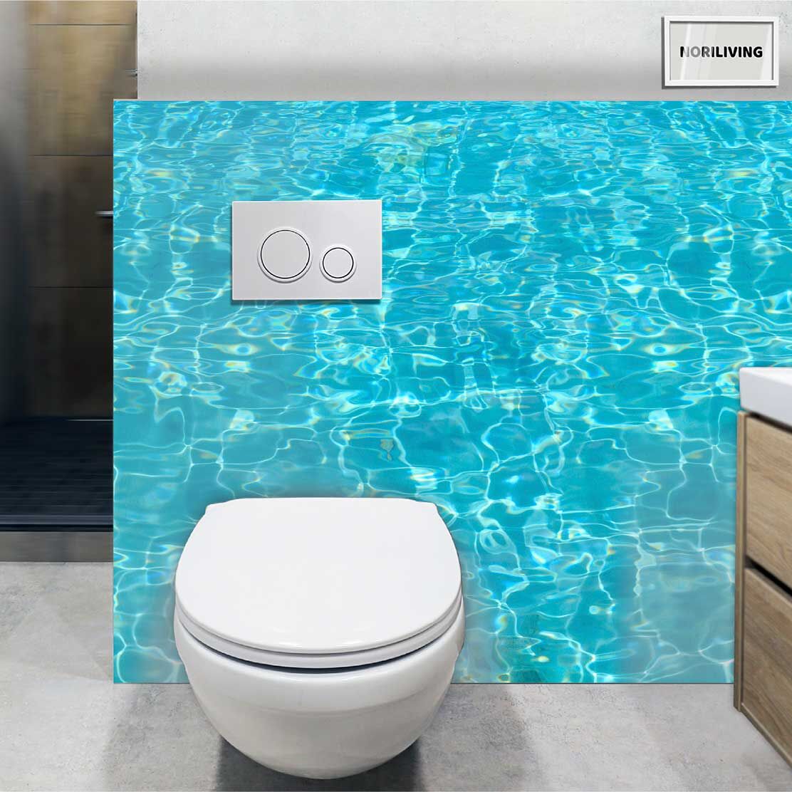 im WC eingebaute Toilettenrückwand mit Motiv Türkises Wasser im Schwimmbecken 645