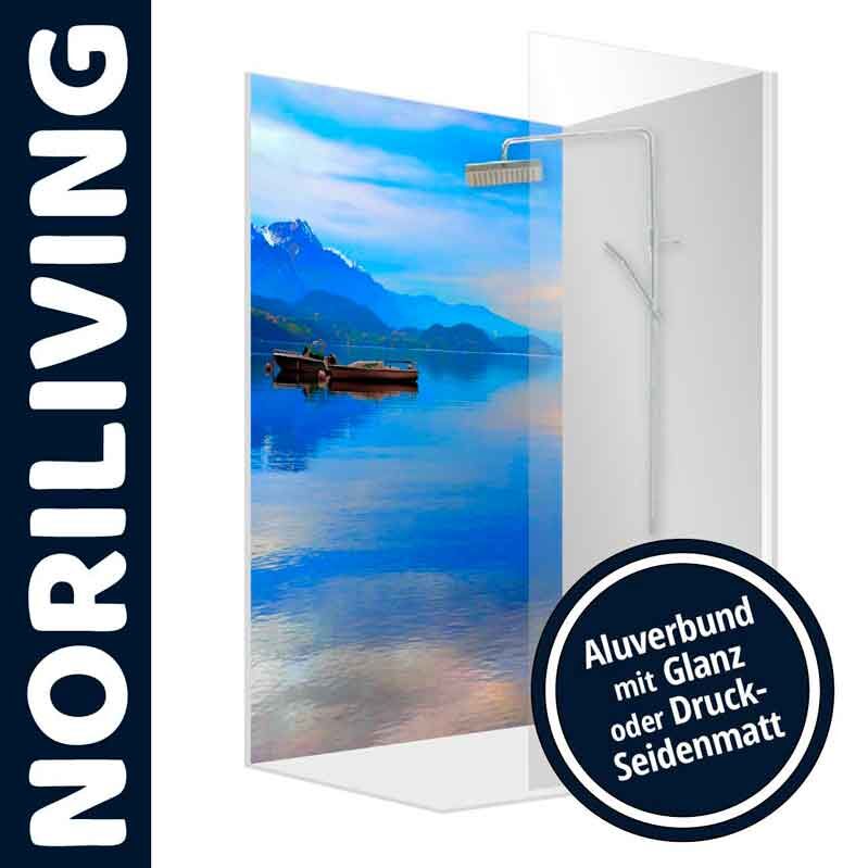 Duschrückwand aus Aluverbund mit Bergsee-Motiv, erhältlich in Glanz oder Druck-Seidenmatt von Noriliving