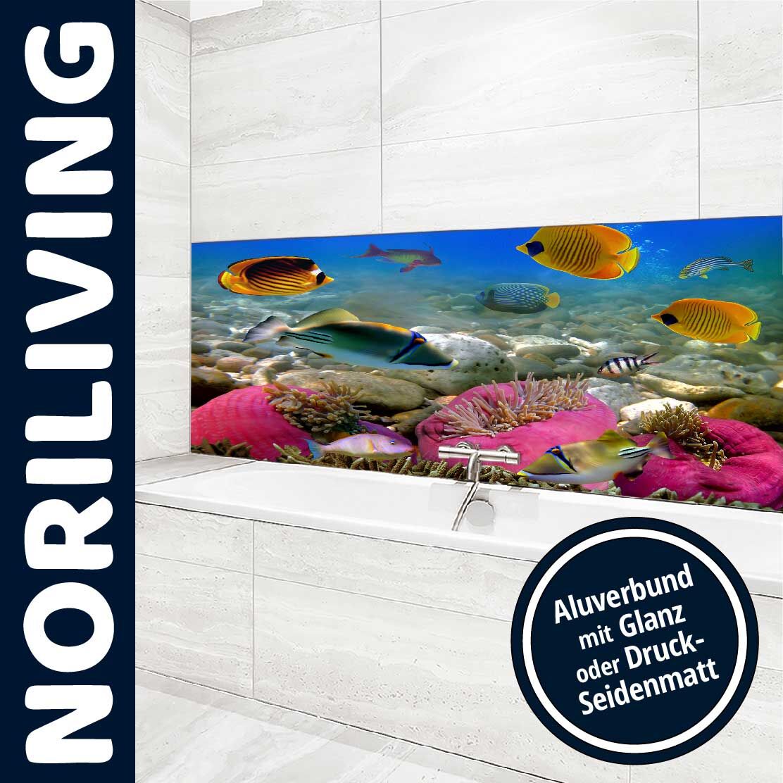 Badezimmer mit farbenfroher Aluverbund-Rückwand designt im Unterwasser-Stil mit Fischen und Korallen