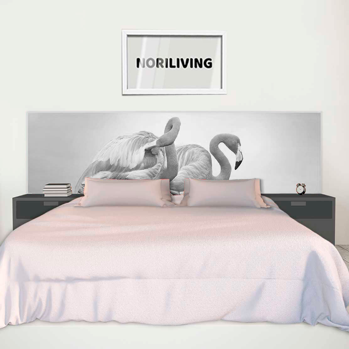im Schlafzimmer eingebaute Bettrückwand mit Motiv zwei rosa Flamingos bei Sonnenuntergang 985 schwarz-weiß