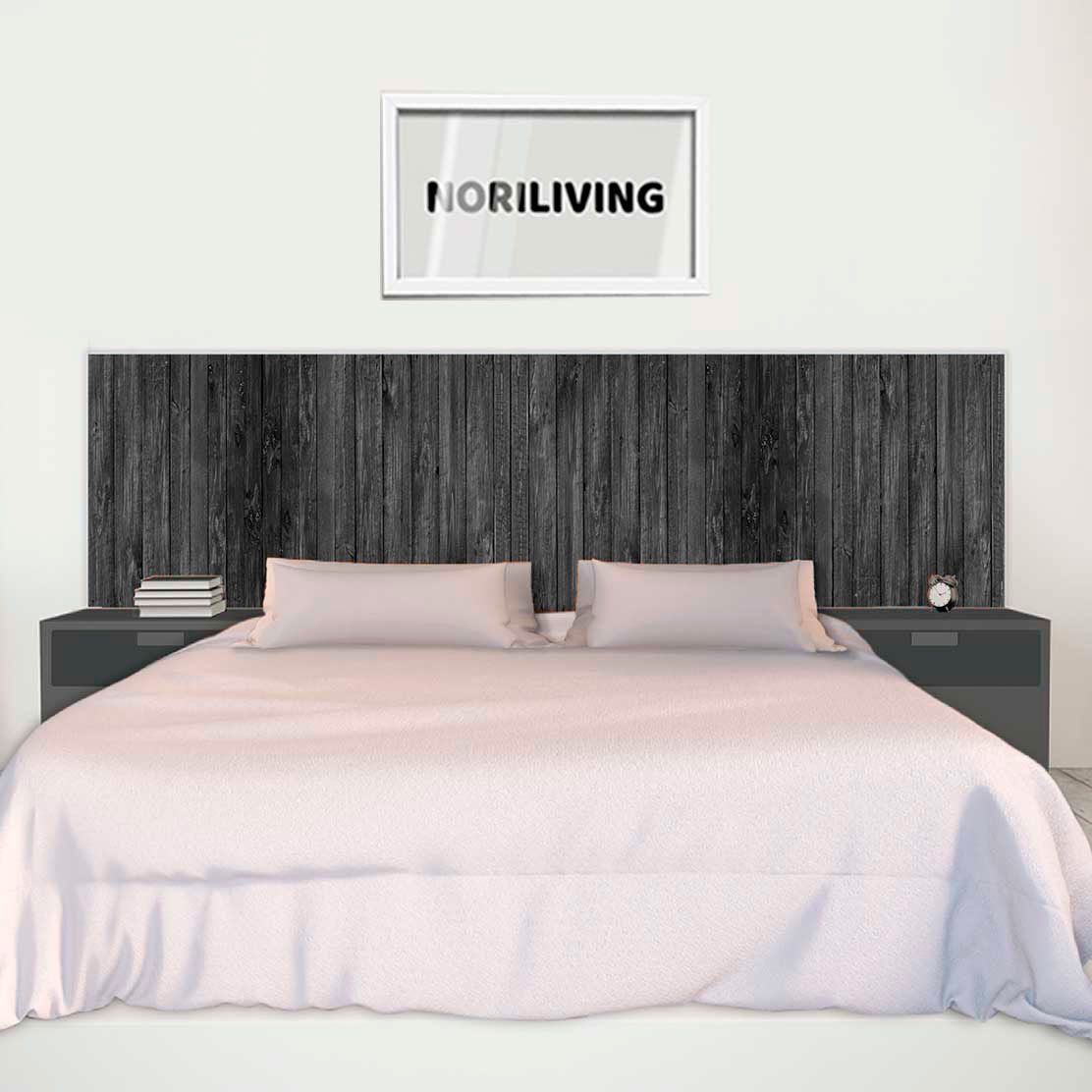 im Schlafzimmer eingebaute Bettrückwand mit Motiv Alte Holzbohlen 056 schwarz-weiß