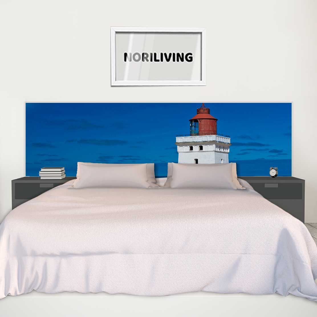 im Schlafzimmer eingebaute Bettrückwand mit Motiv Leuchtturm auf einer Sanddüne Rubjerg Knude Dänemark 868