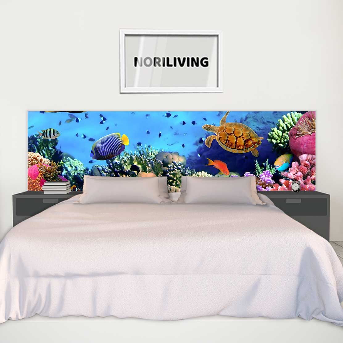im Schlafzimmer eingebaute Bettrückwand mit Motiv Fische im Meer 641