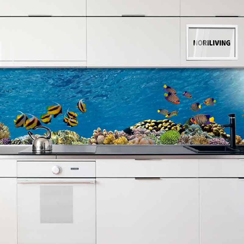 in der Küche eingebaute Küchenrückwand mit Motiv Korallenriff mit einem Schwarm bunter tropischer Fische 629