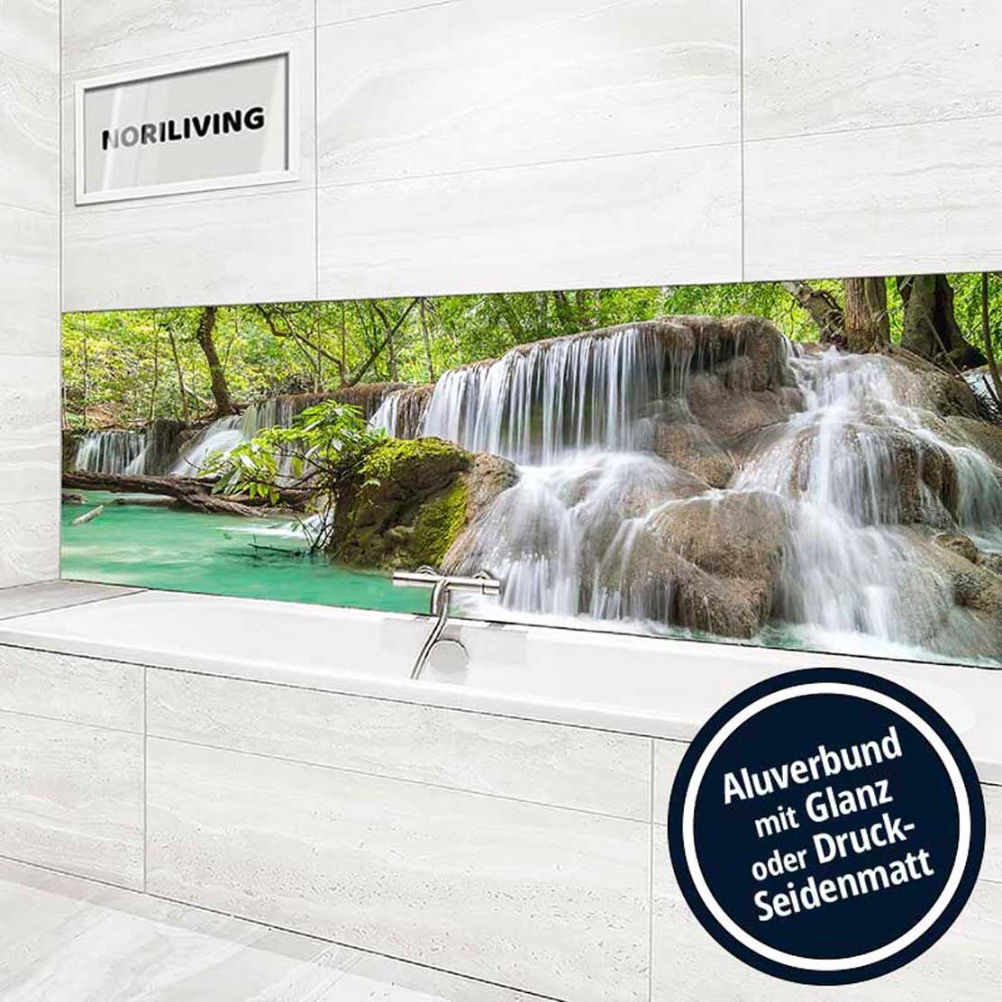Ansicht des Badrückwand-Motivs Wasserfall im Wald 221 Höhe zentriert