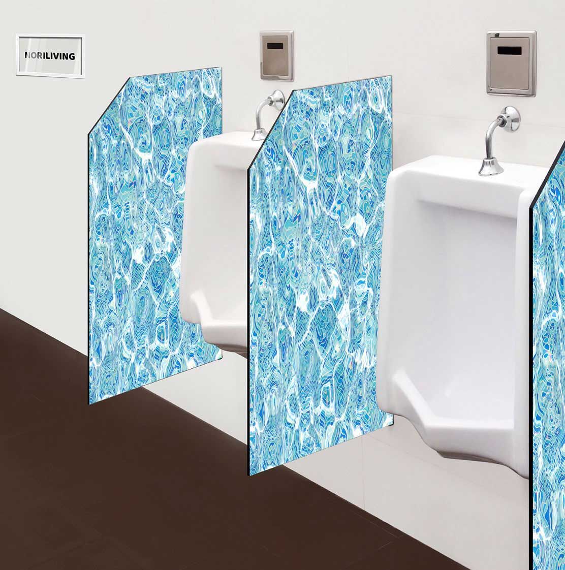 in der Toilette eingebaute Schamwand mit Motiv Wasser im Schwimmbecken 102