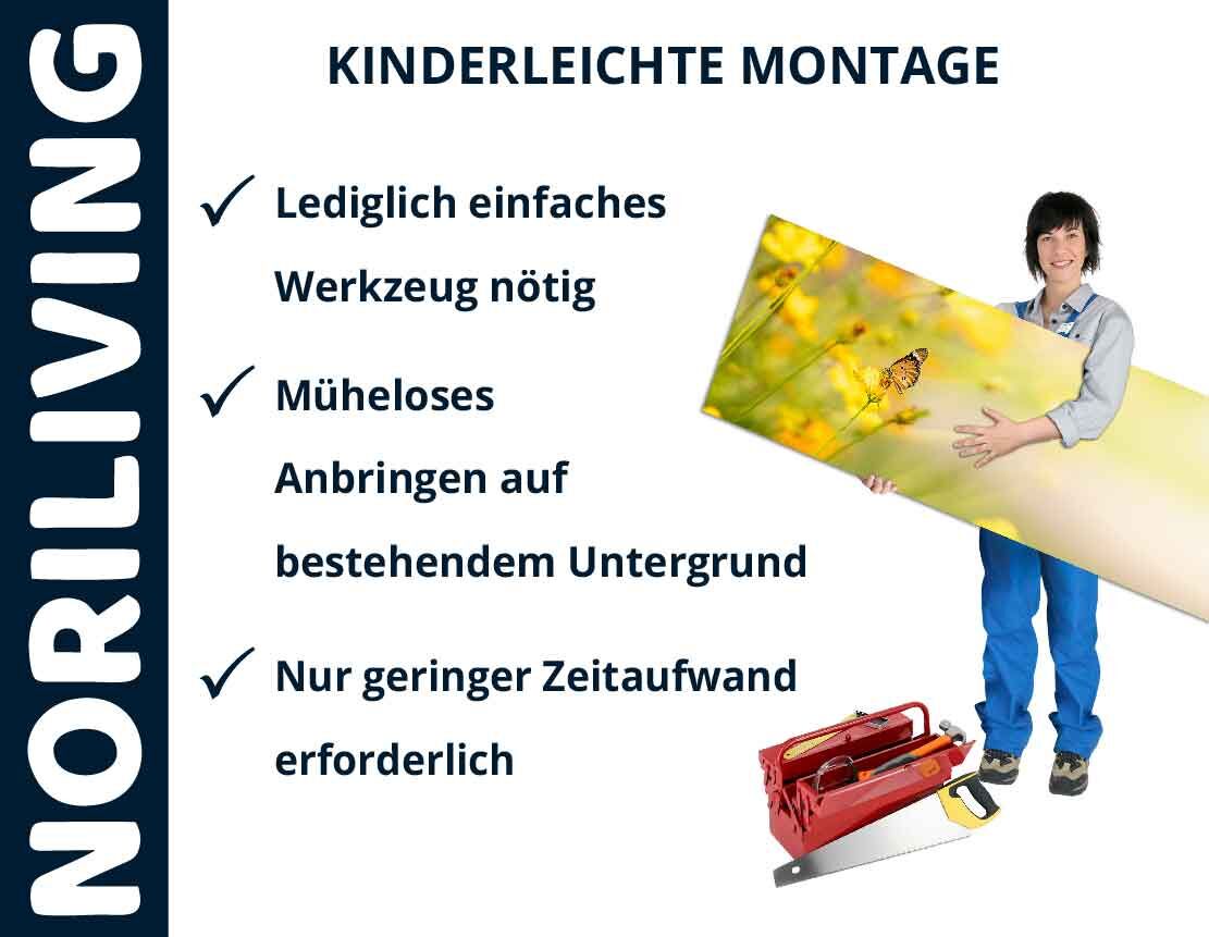 Person hält großes Bild mit Schmetterlingsmotiv, darunter Werkzeuge. Text: Kinderleichte Montage, Einfaches Werkzeug nötig, Müheloses Anbringen, Geringer Zeitaufwand.