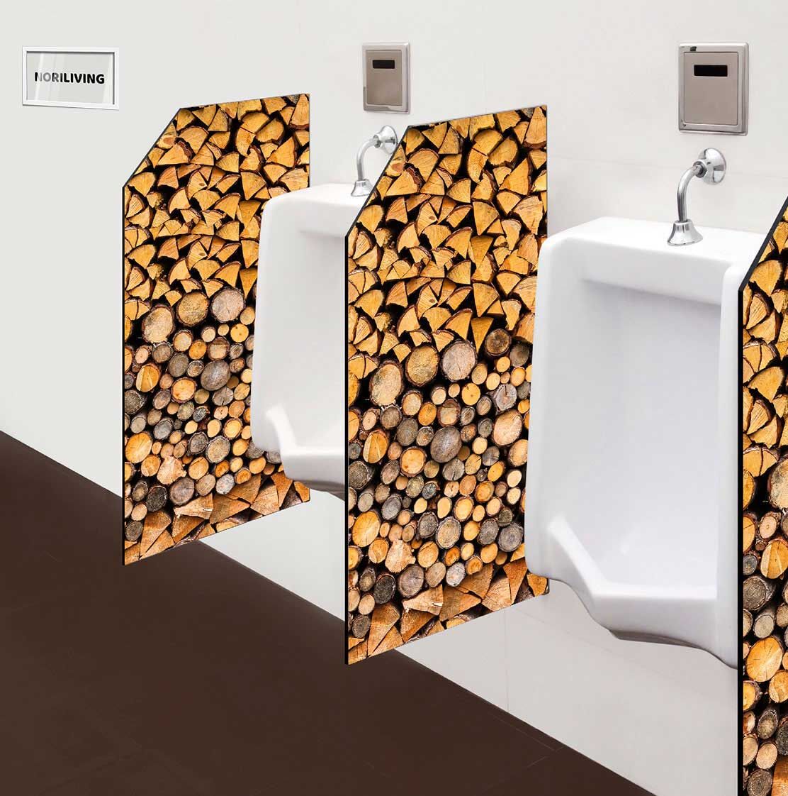 in der Toilette eingebaute Schamwand mit Motiv Brennholzstapel bereit für den Winter 239