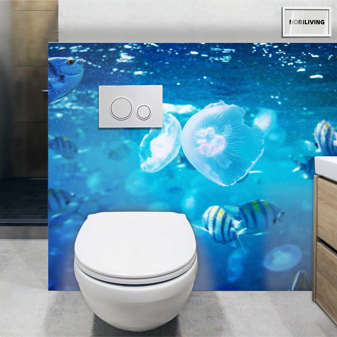 im WC eingebaute Toilettenrückwand mit Motiv Unterwasserwelt 150