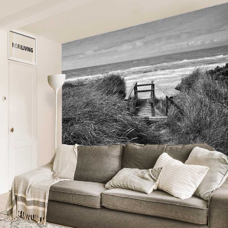 im Wohnzimmer eingebaute Wohnzimmerrückwand mit Motiv Steg an Düne bei Abendrot 188 schwarz-weiß
