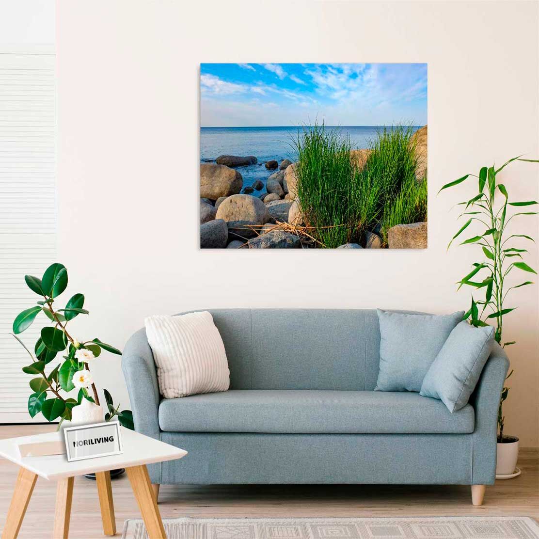 Wandbild über dem Sofa mit Motiv Steine und Gras des Ladoga-Sees an der Küste 505