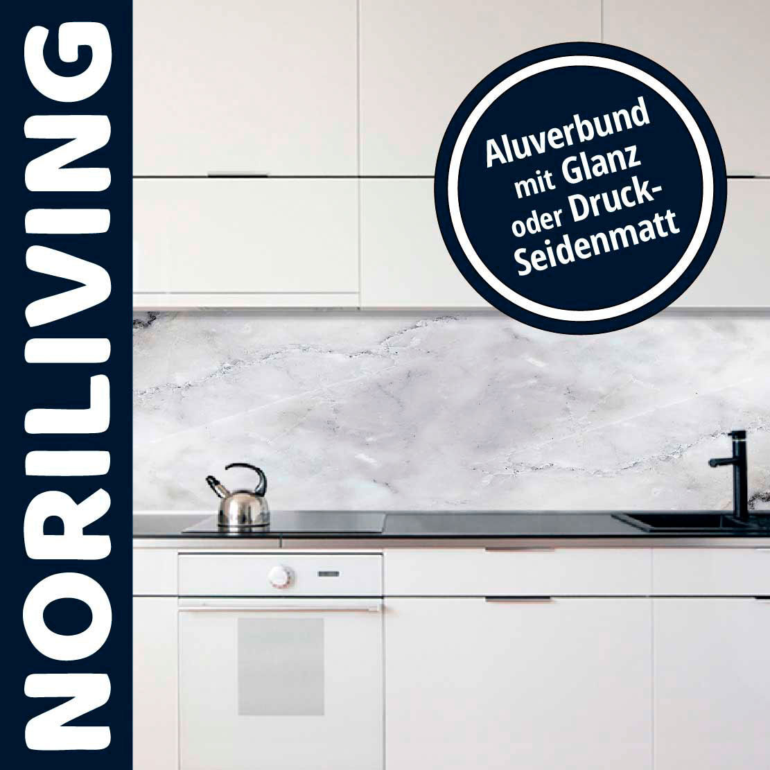 Helle Küche mit Aluverbund Rückwand in Marmoroptik, Glanz oder Seidenmatt auswählbar