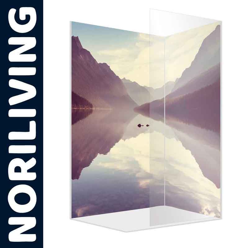 Duschwand mit einem Bild von Bergen und einem See von Noriliving